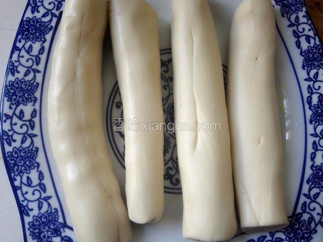 分成小块，揉成条