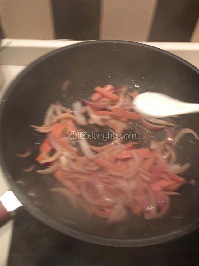 最后加鸡精，盐调味