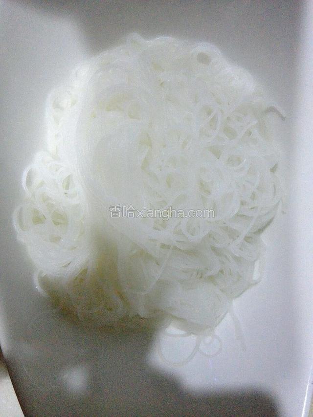粉丝用温水泡软
