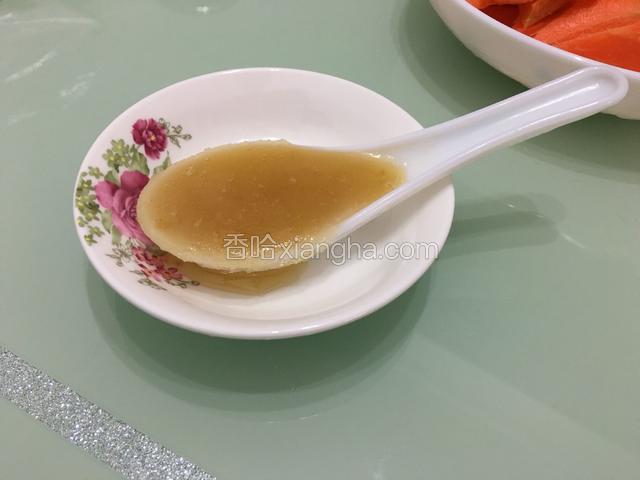 蜂蜜一大勺，喜欢甜的可以多加点。
