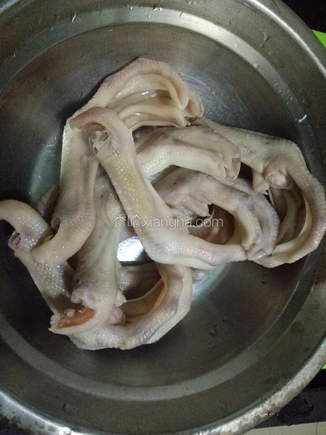 捞起冲洗，去掉浮物，沥干。