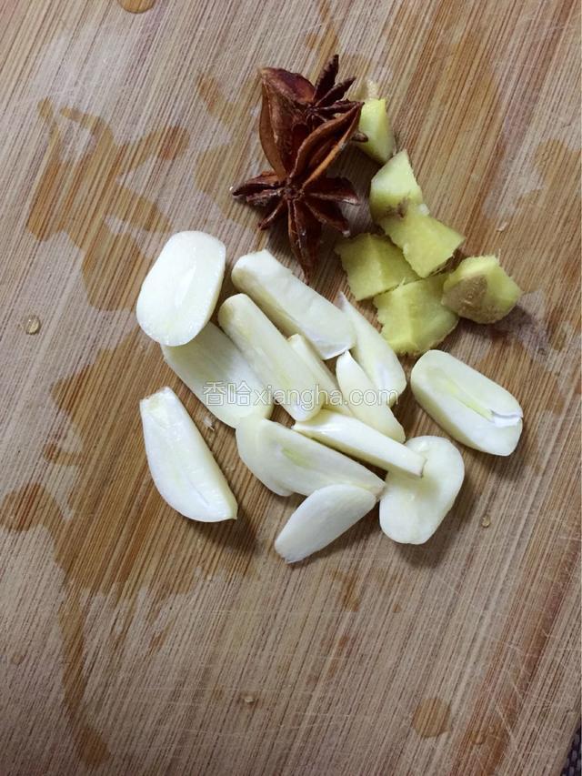 准备蒜，姜，八角