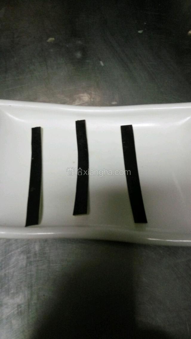 切成条状做花杆。