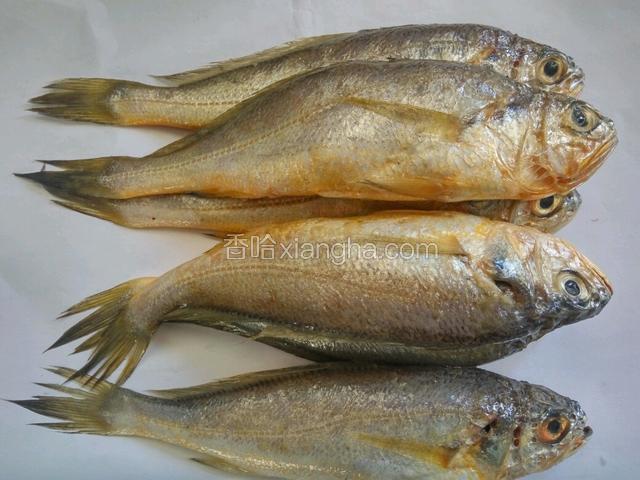 小黄鱼，去鳞、鳃、内脏洗干净。