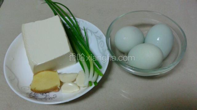 准备好洗净以下食材。