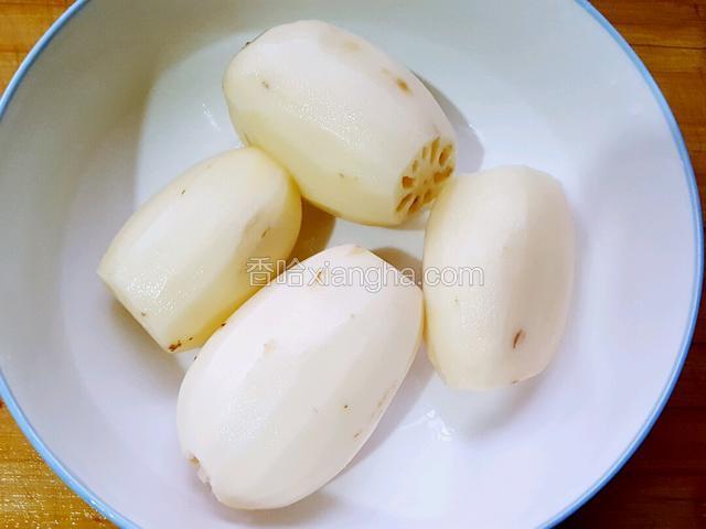 莲藕去皮洗干净！