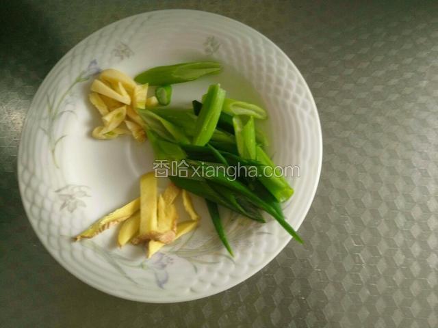 备好的葱姜蒜。