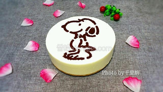 原味慕斯蛋糕完成了，成品美美的