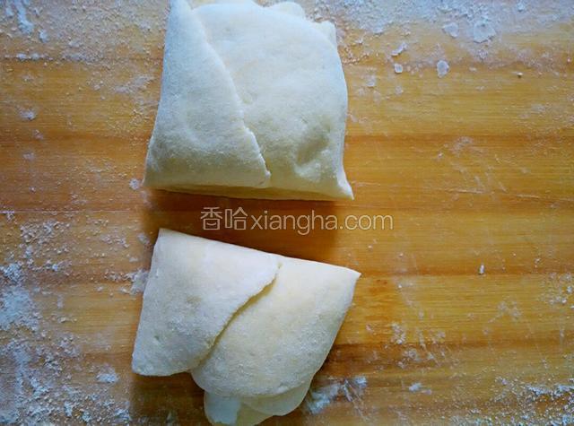 卷好后，中间切一刀