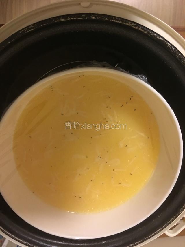 待水烧开，摆上蒸架蒸10分钟