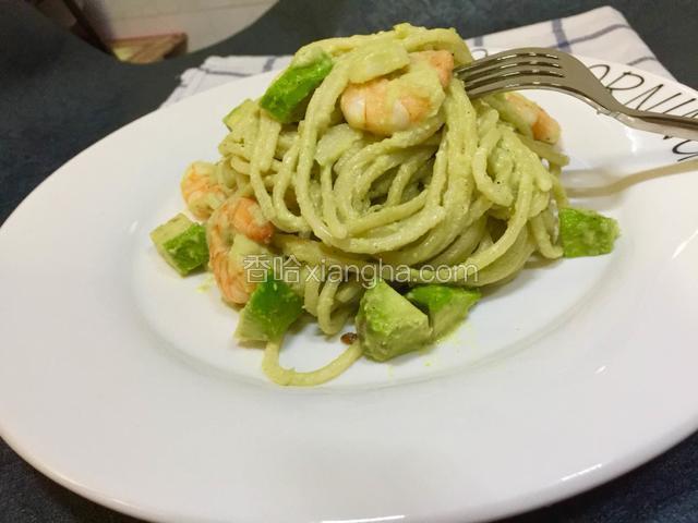 虾仁牛油果奶酱意面