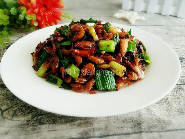 蒜苗炒小河虾