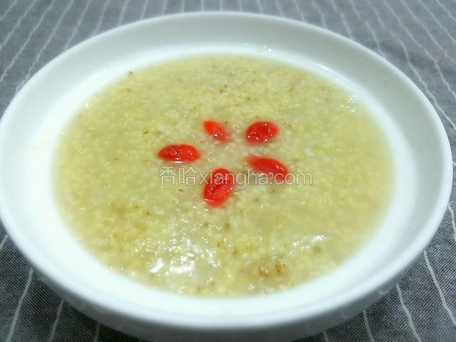 盛出来放入枸杞装饰一下即可。