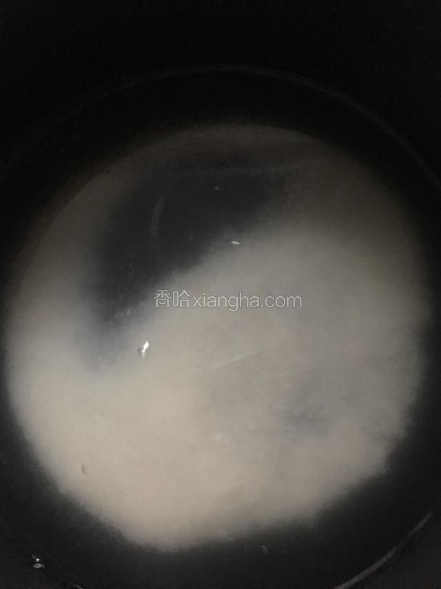 洗好放入适量的清水浸泡15分钟