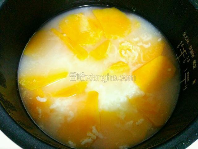 6点30起床，打开电饭锅粥已经好了，够3个人的量