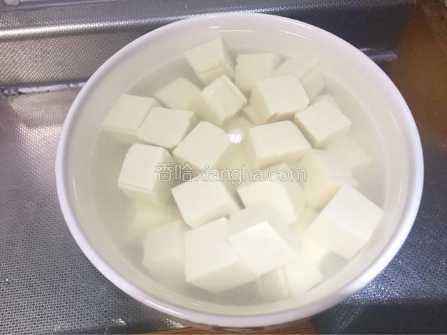 豆腐切小方块