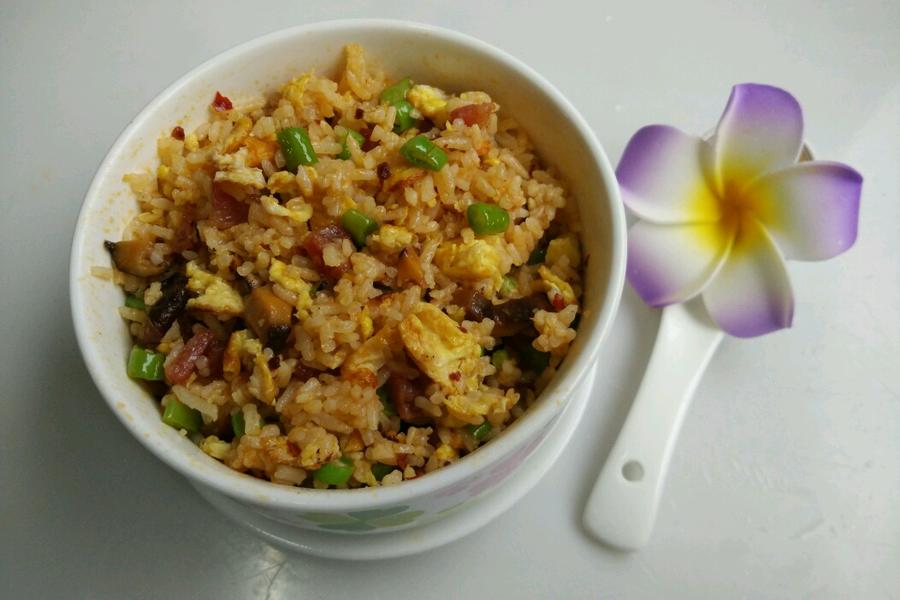 腊味彩疏炒饭