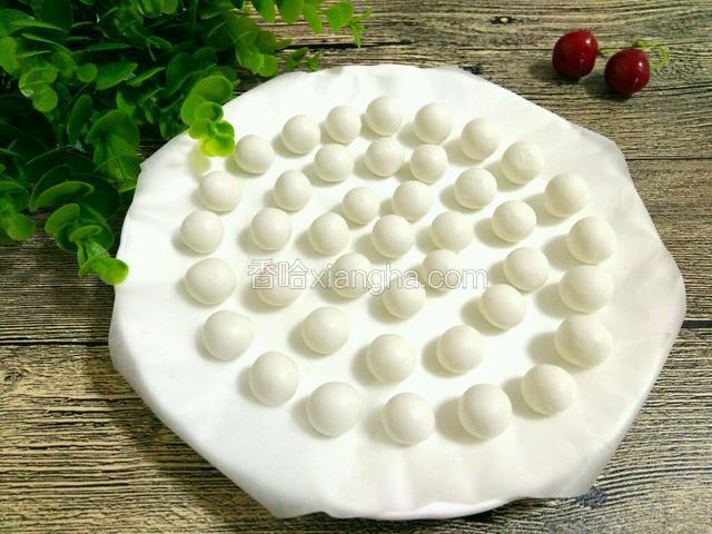 全部做好的小汤圆（100克糯米粉的成品）