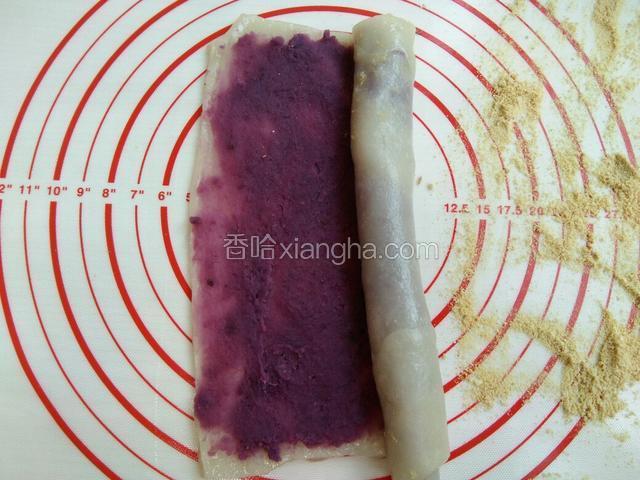 从一段卷起来，怕粘手 ，可以抹点炒熟的豆面