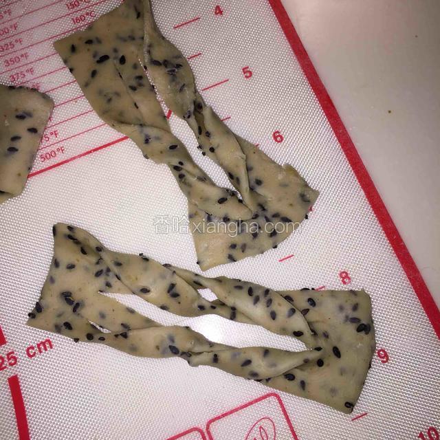 拉开成如图形状