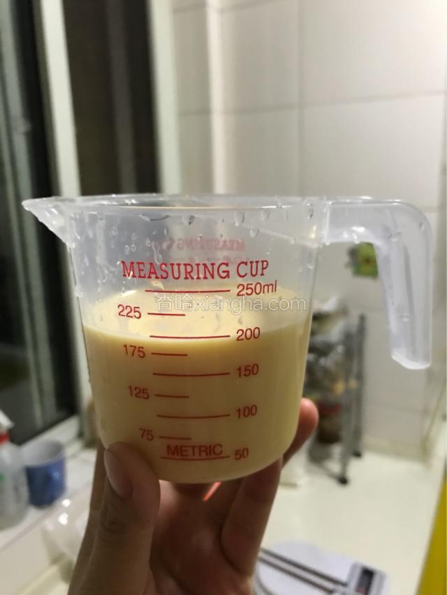 过滤好的蛋挞液大约180毫升。