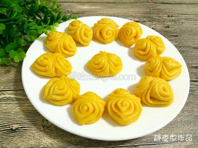 不添加任何色素的南瓜馒头，吃起来更健康美味哦