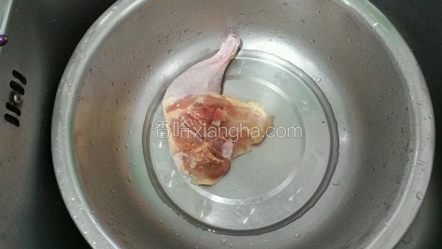 鸡腿洗净