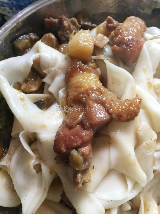 红烧土鸡茄子皮带面
