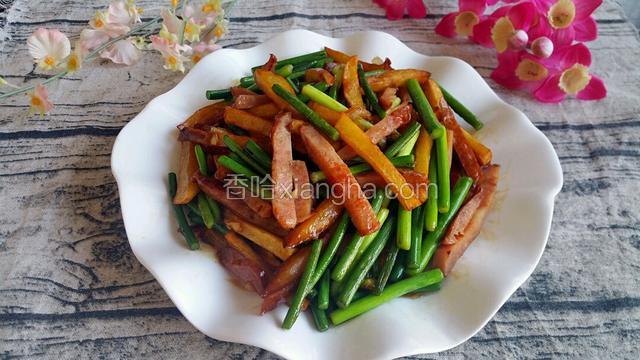红肠蒜苔土豆条