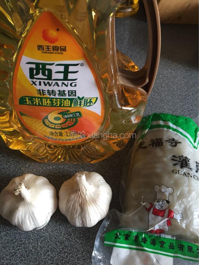 准备食材主料辅料。