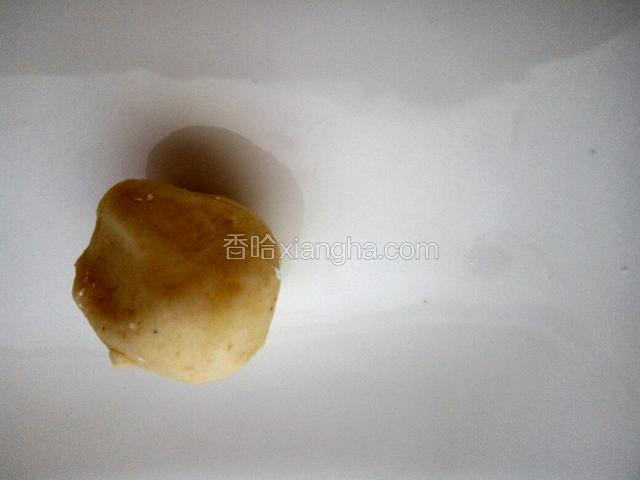 揪一小团和红薯泥和好备用