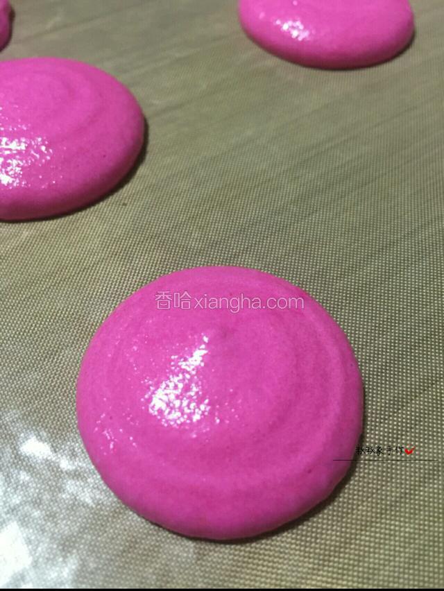 装入裱花袋把面糊挤好，凉皮30分钟