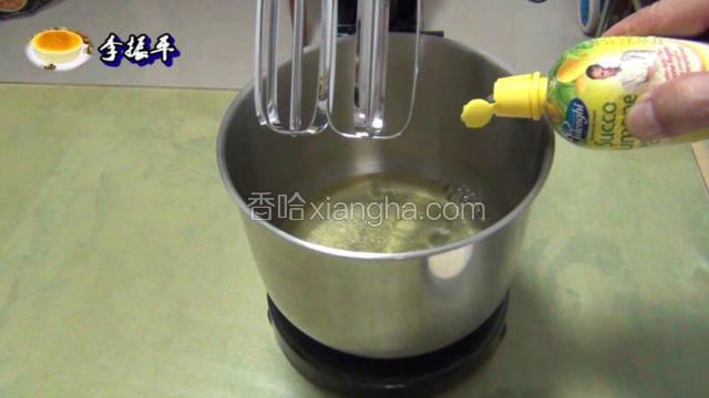蛋清打发加柠檬汁！