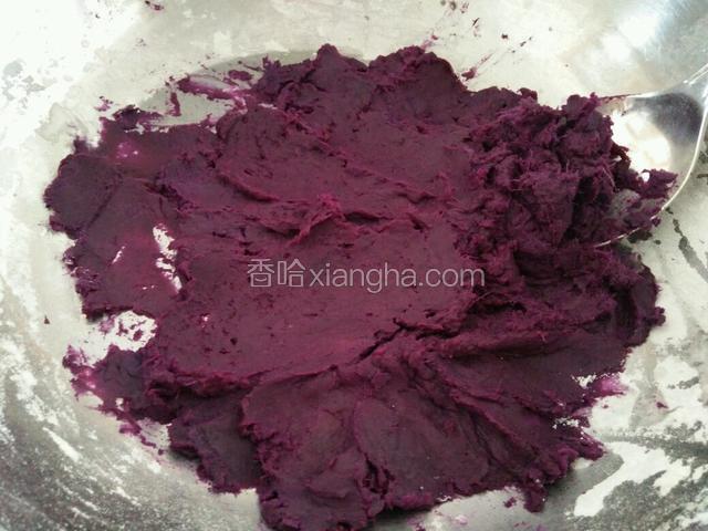 用铲子压成图中的样子，很好压