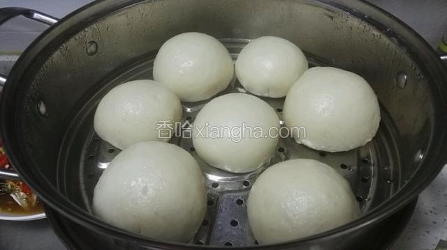 大火蒸15分钟，关火焖5分钟（防止遇冷回缩）
