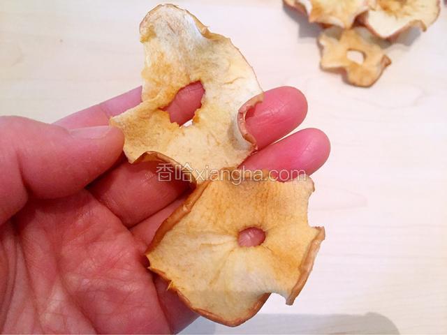 用手感觉没有水分的时候基本上可以了。