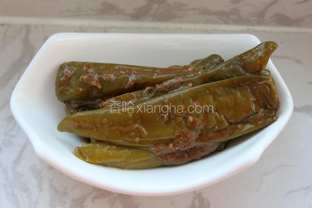 酱尖椒也叫虎皮尖椒可以不放，具体做法我传过菜谱