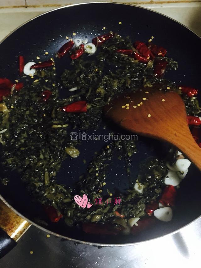 下入雪菜翻炒
