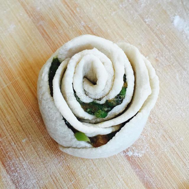 卷起来，最后封好口
可以用水粘一下