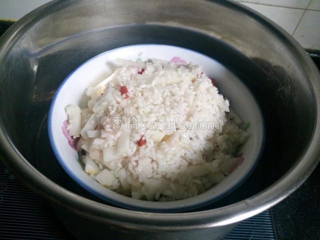 在放蒸锅里蒸30分钟左右，【蒸熟为止】