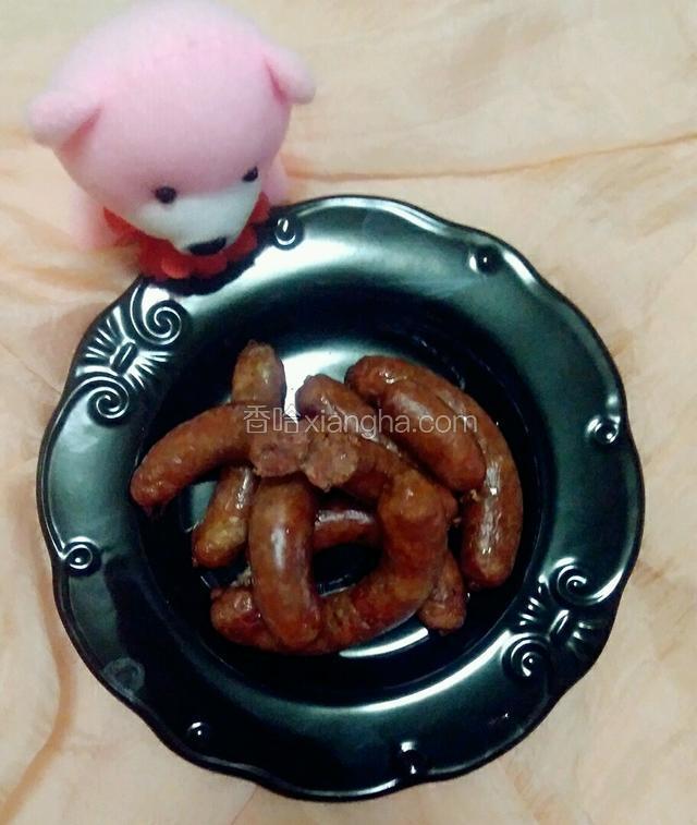 悬挂通风晾一夜，或者用风扇扇，表皮干燥后，上锅蒸熟即可，或者直接用烤箱烤来吃，同样美味