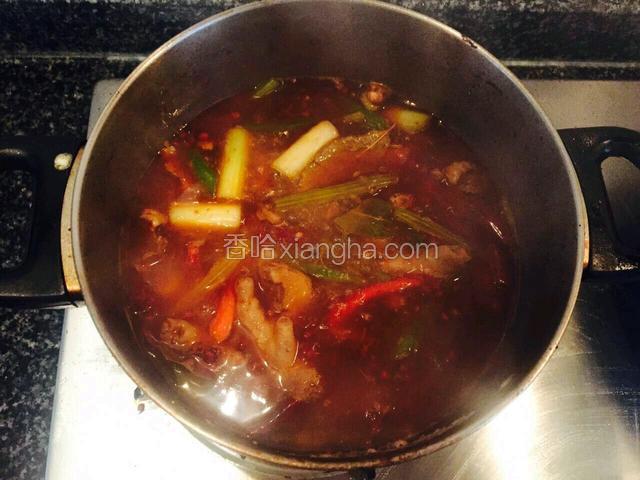 煮开后要开小火，不然芋儿要糊汤
