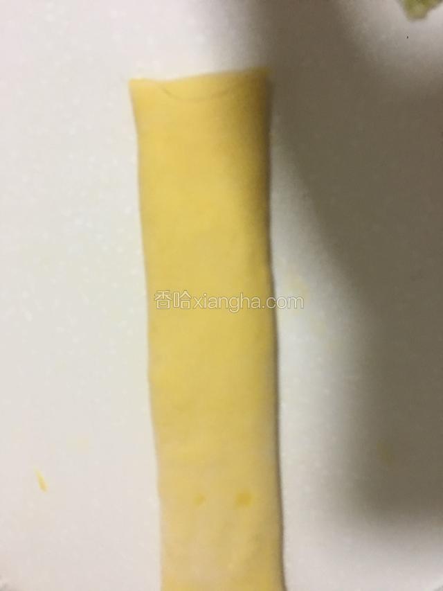 然后卷起来切去两头多余的