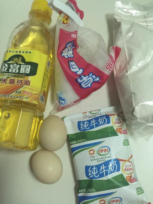 将食材称重，备用。