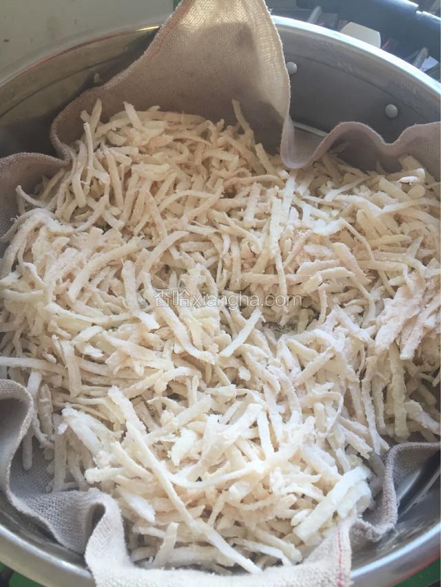 拌好以后上笼蒸20分钟左右