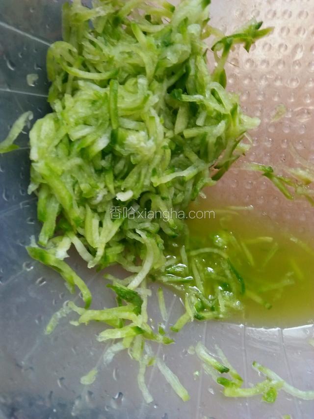 腌的汁不要了，再用水冲洗一下。