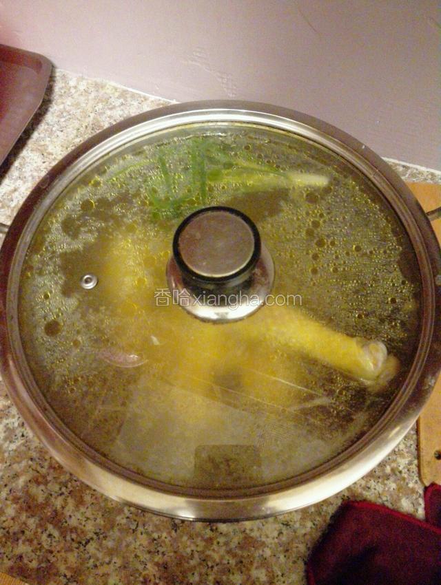 大火煮5分钟后，关火，焖30分钟
切记:期间勿掀开锅盖。