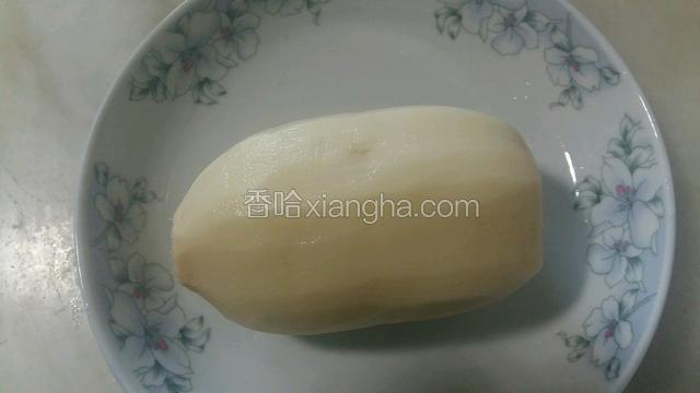 藕去皮清洗净备用