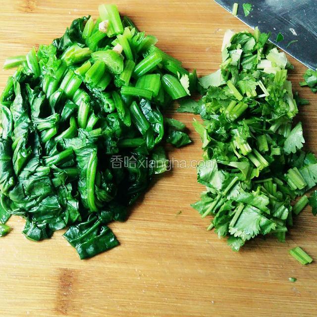 菠菜和香菜，切成小段