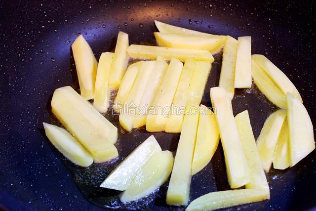 小火煎制土豆条